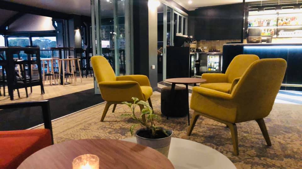 H2O Restaurant and Bar at Burnett Riverside Hotel