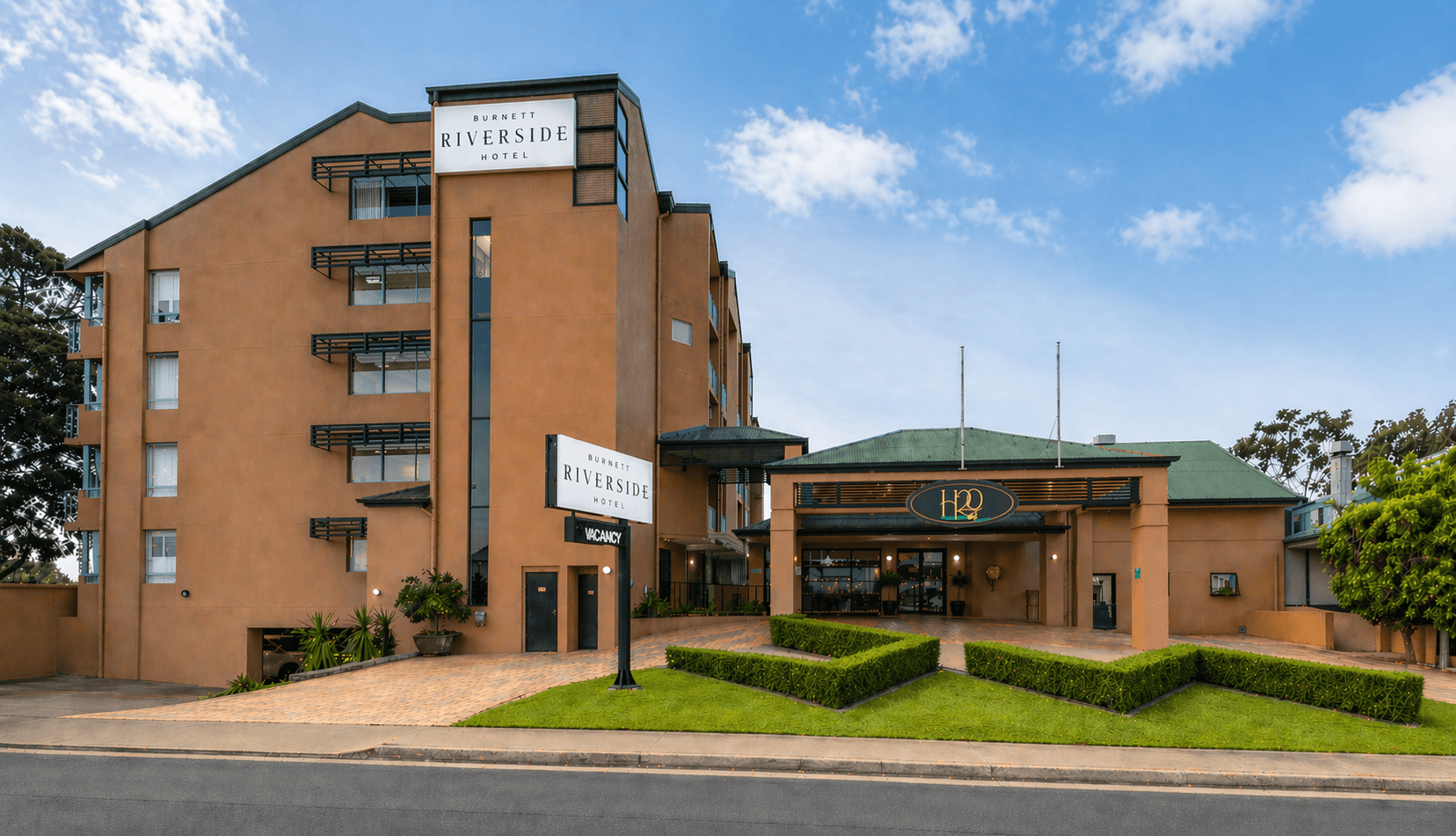 Burnett Riverside Hotel on the Burnett River