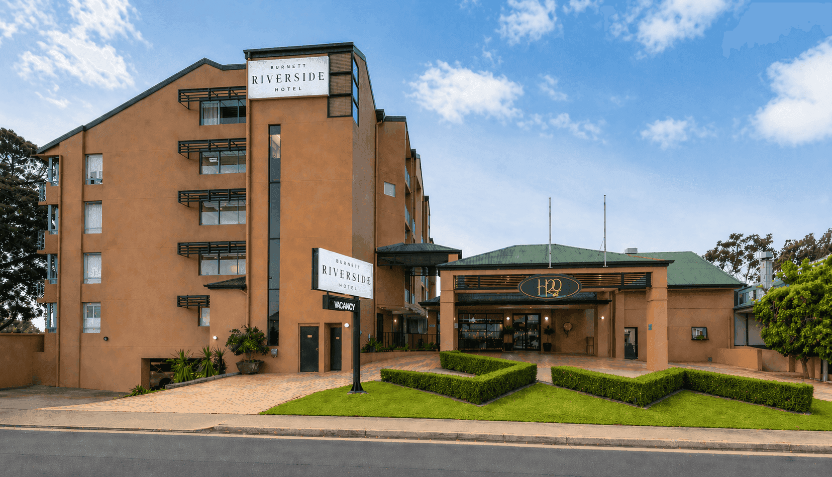 Burnett Riverside Hotel on the Burnett River