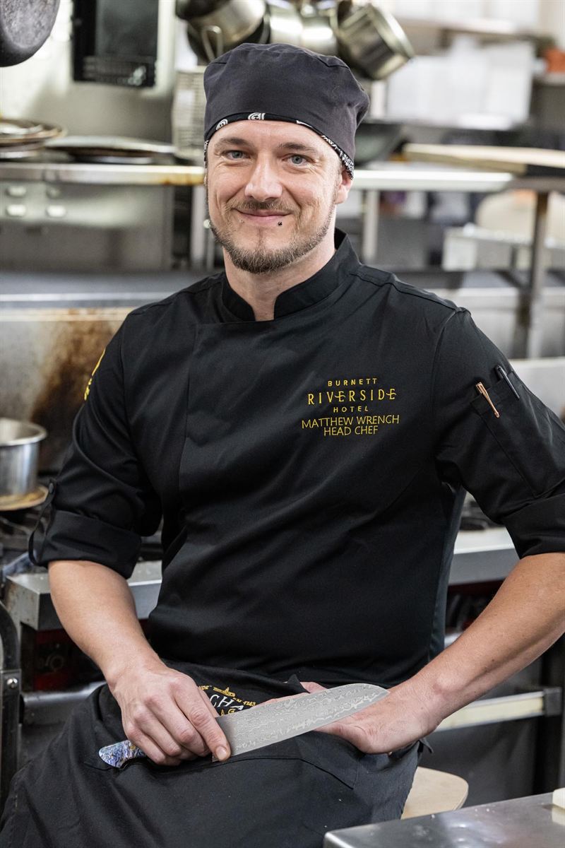 H2O's chef in the kitchen at Burnett Riverside Hotel